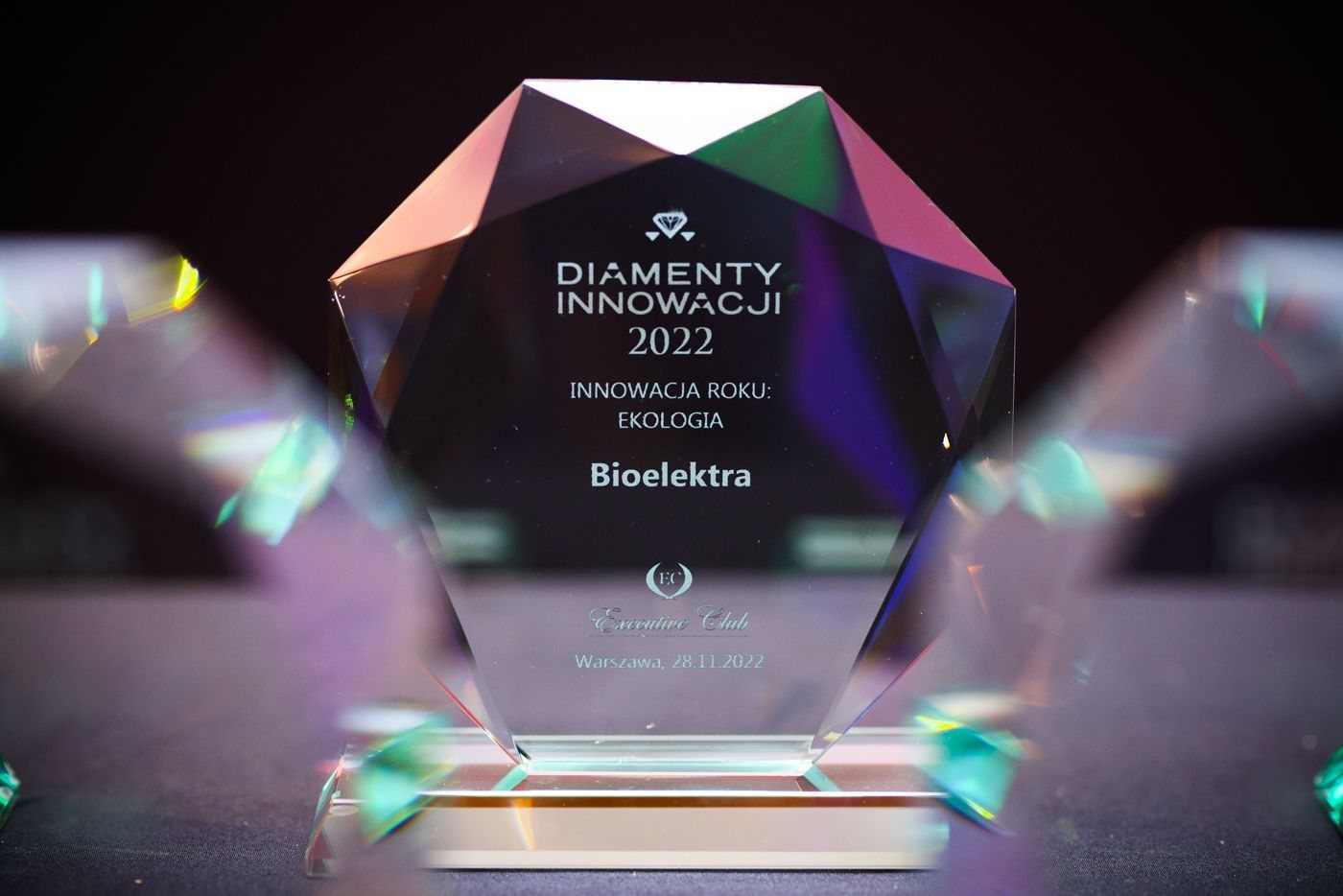 Szklana statuetka Diamenty Innowacji 2022